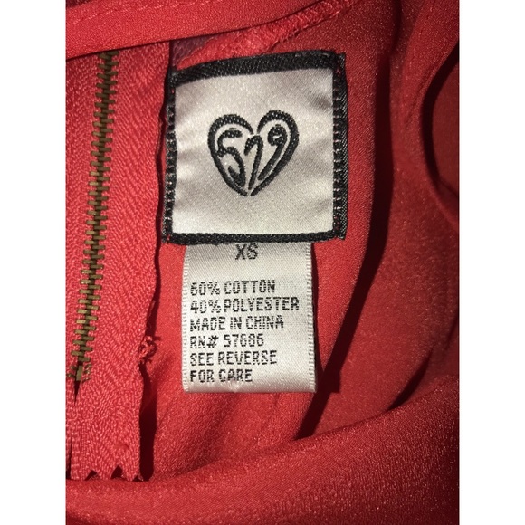 Beautiful Ruffled Blouse - Picture 4 of 4